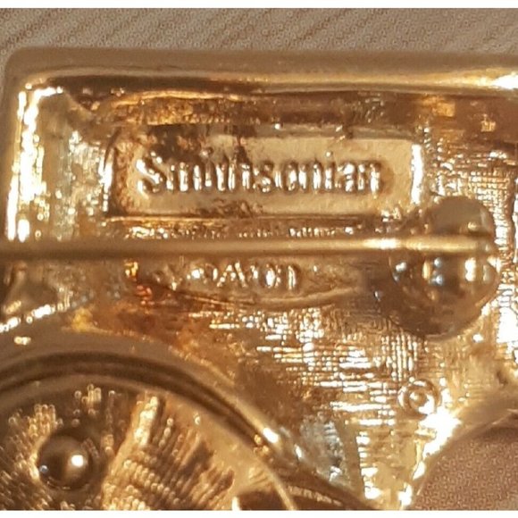 Smithsonian Enamel Crystal Train Engine Brooch Pin Gold Red - Picture 3 of 8